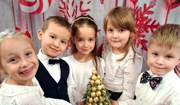 Kolędowanie z dziećmi z Przedszkola Montessori w Przemyślu